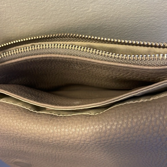 Celine Dion Collection taupe leather crossbody bag - Picture 15 of 16